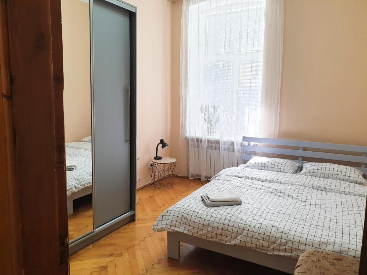 В Центрі М.Чернівці 2 Кімнатна Затишна Квартира. Cameră foto