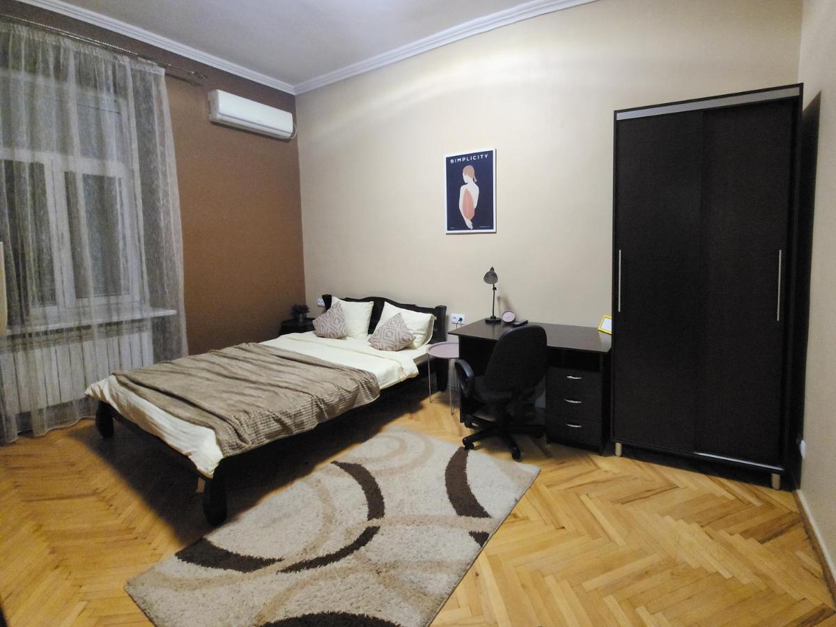 В Центрі М.Чернівці 2 Кімнатна Затишна Квартира. Exterior foto